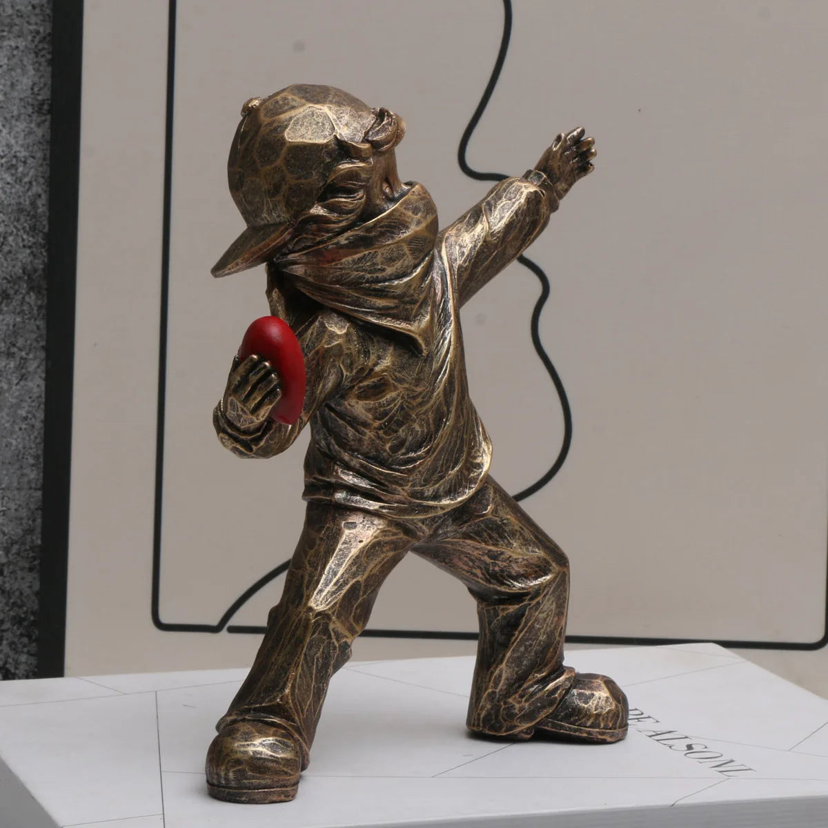 Banksy - Liefde werper sculptuur